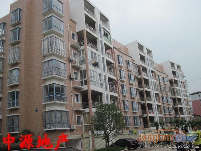 上高御山华府5楼，毛坯三通，地面车库21平，可按揭